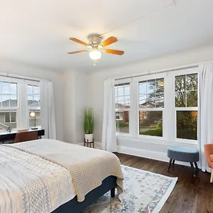 Alki Beach, 3br, Prime Location, Steps To Beach , Seattle United States